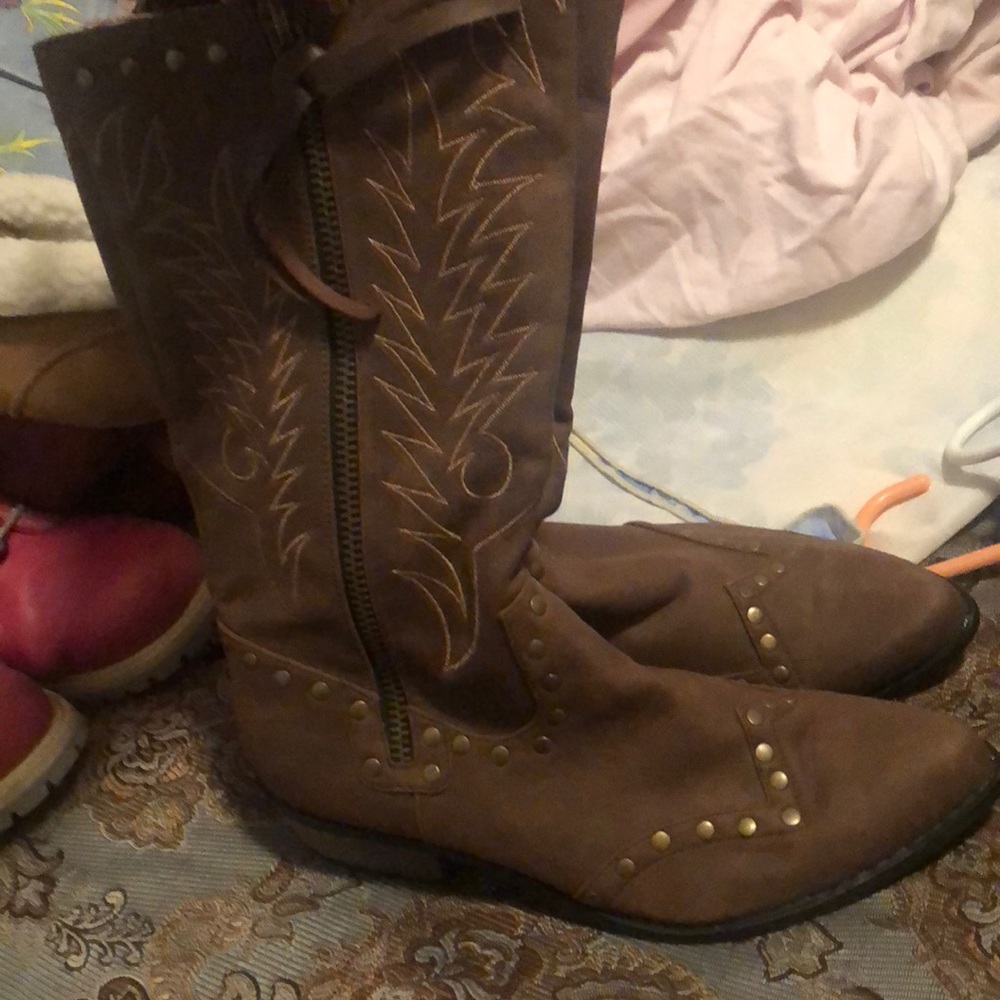 Coconut boots